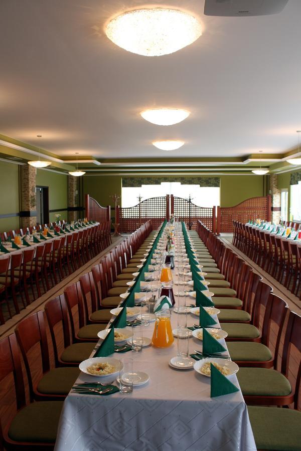 Impresja Motel Borek Wielkopolski Bagian luar foto